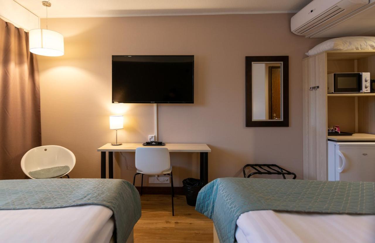 Hotel Kivitasku Kaarina Bagian luar foto
